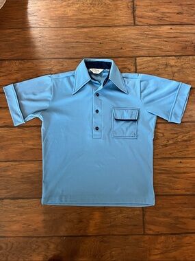 VTG 70s Retro Light Blue Short-Sleeve Dress Shirt with Point Collar